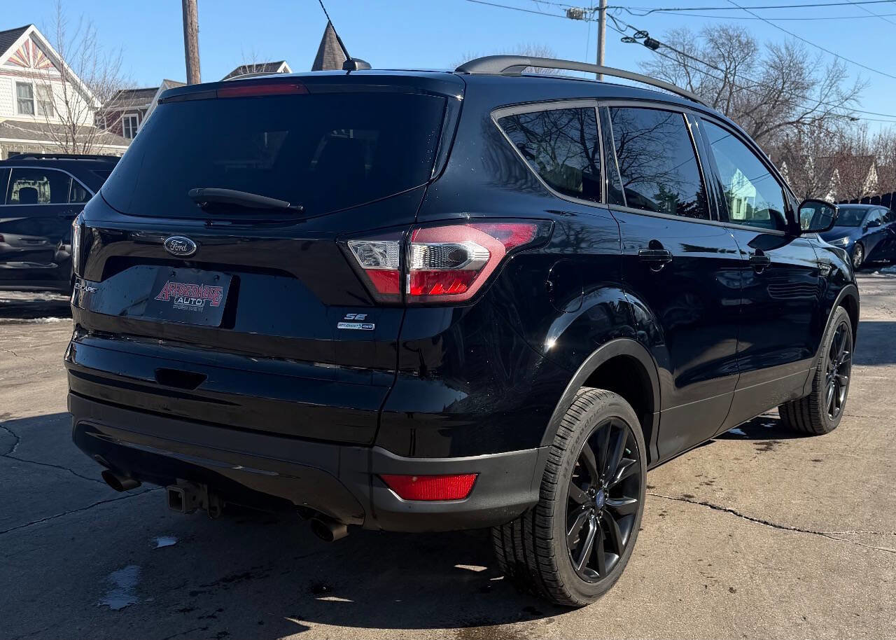 Used 2017 Ford Escape SE w/ SE Sport Appearance Package AWD/4WD image 10
