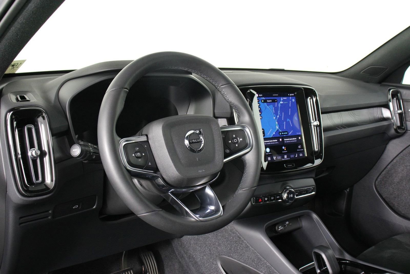 Used 2023 Volvo C40 P8 Recharge Ultimate image 14