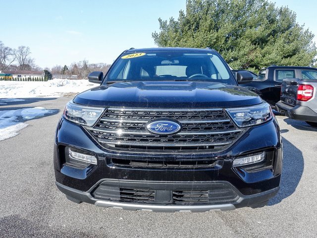 Used 2023 Ford Explorer XLT w/ Equipment Group 202A image 3