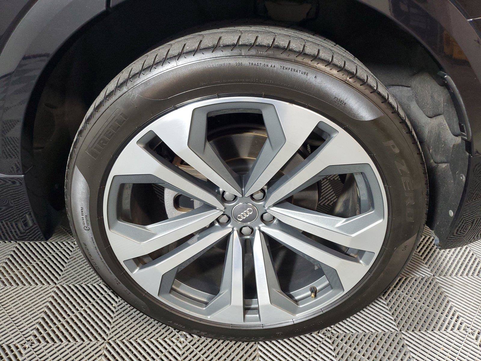 Used 2019 Audi Q8 Prestige AWD/4WD image 12