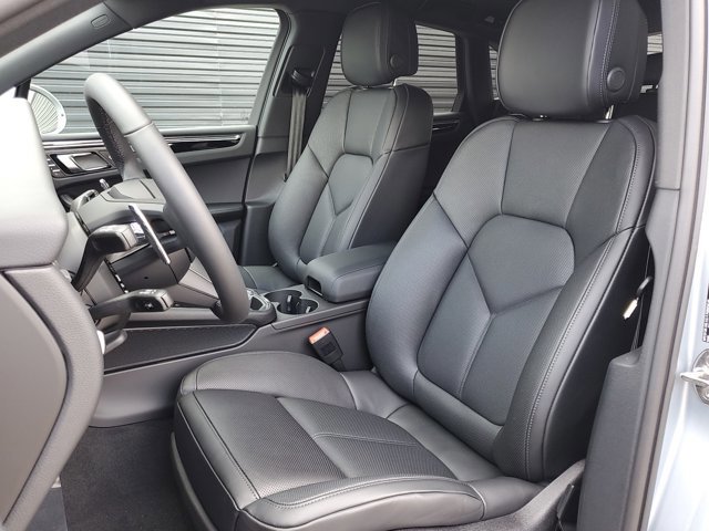 Used 2025 Porsche Macan image 5