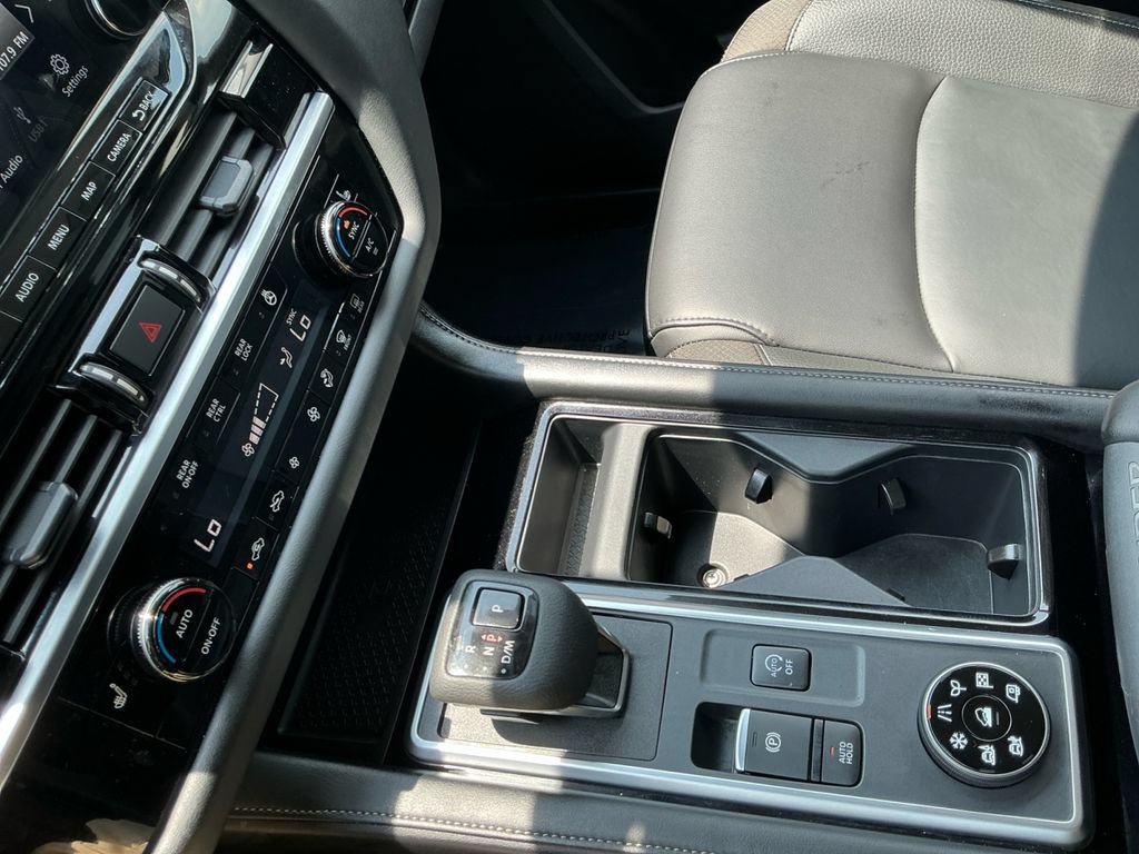 Used 2025 Nissan Pathfinder SL AWD/4WD image 28