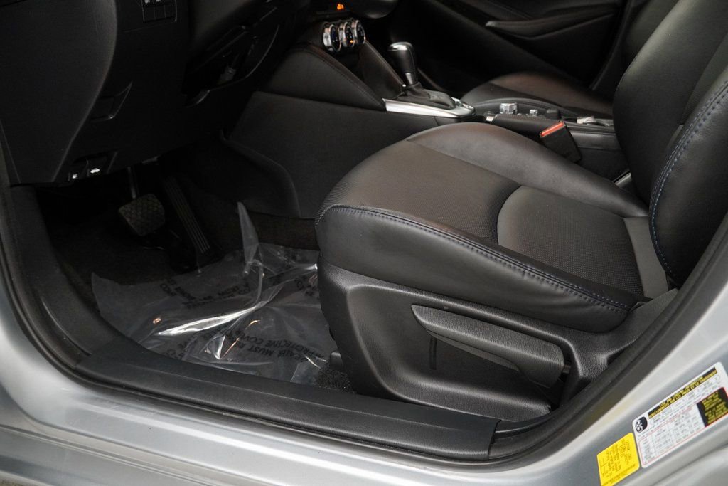 Used 2020 Toyota Yaris XLE image 36