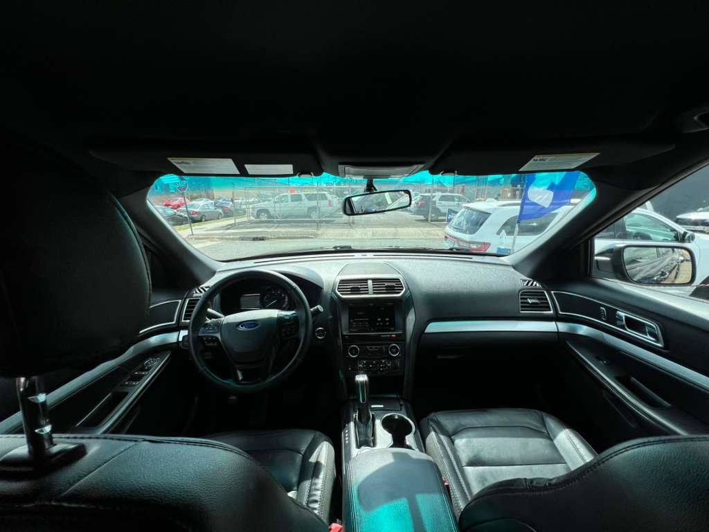 Used 2016 Ford Explorer XLT w/ Equipment Group 202A image 16