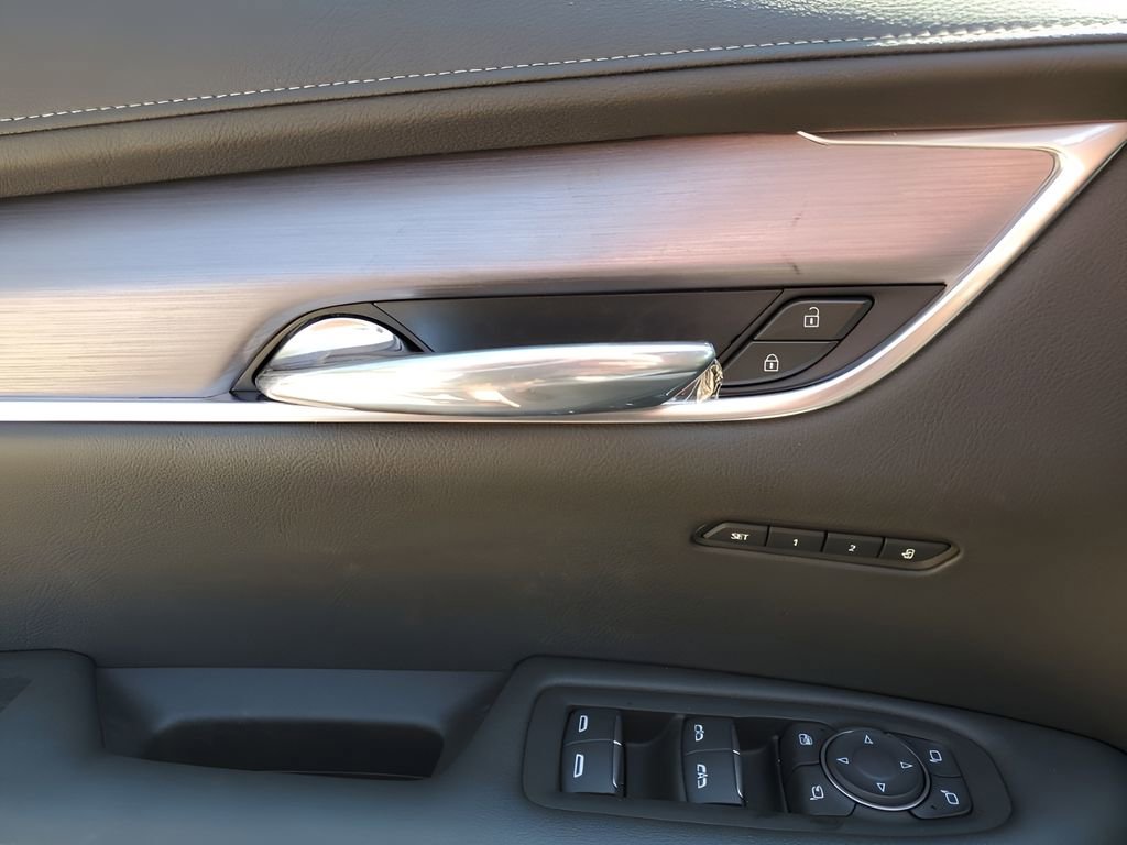 New 2025 Cadillac XT6 Luxury image 28