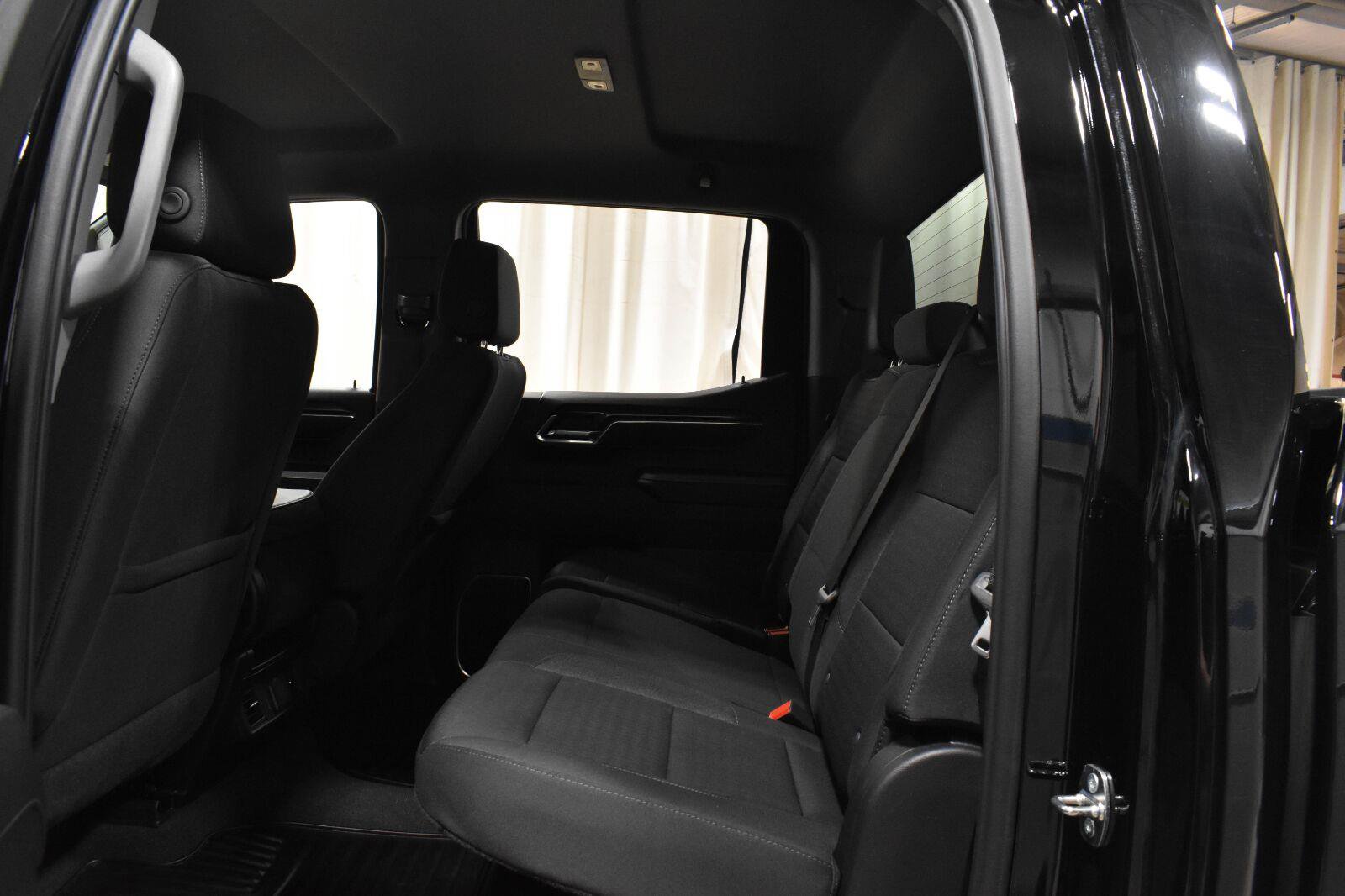 Used 2024 Chevrolet Silverado 1500 LT AWD/4WD image 4