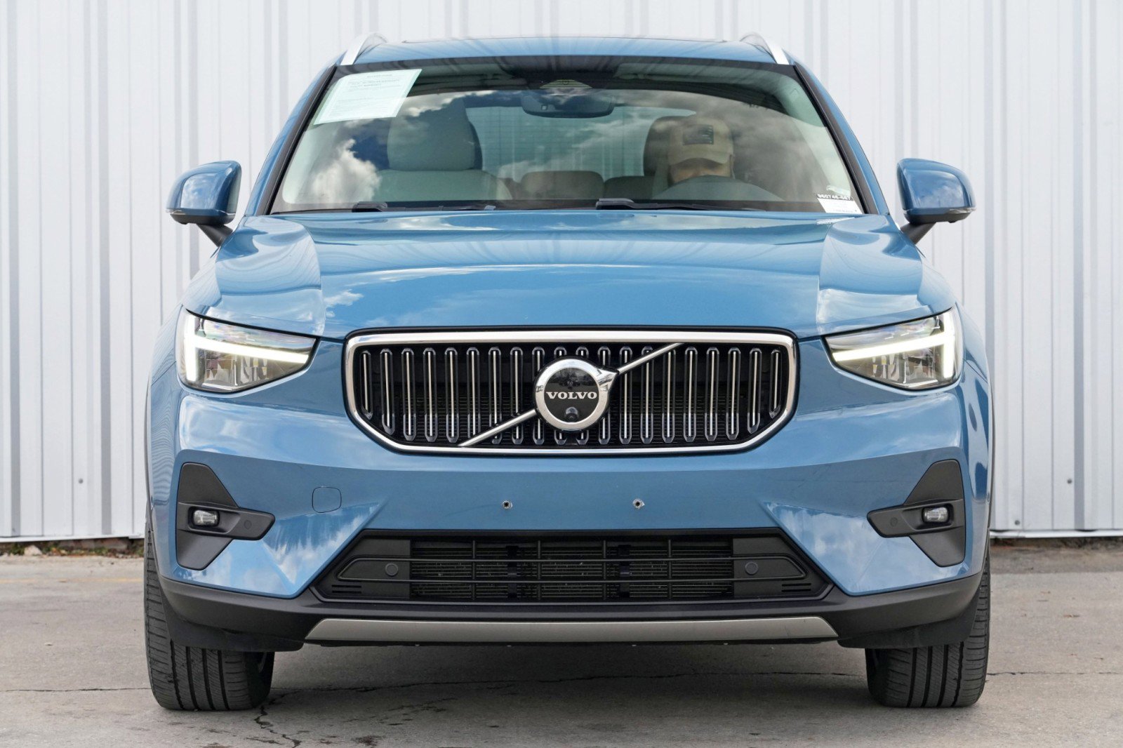 Used 2023 Volvo XC40 B5 Ultimate image 6