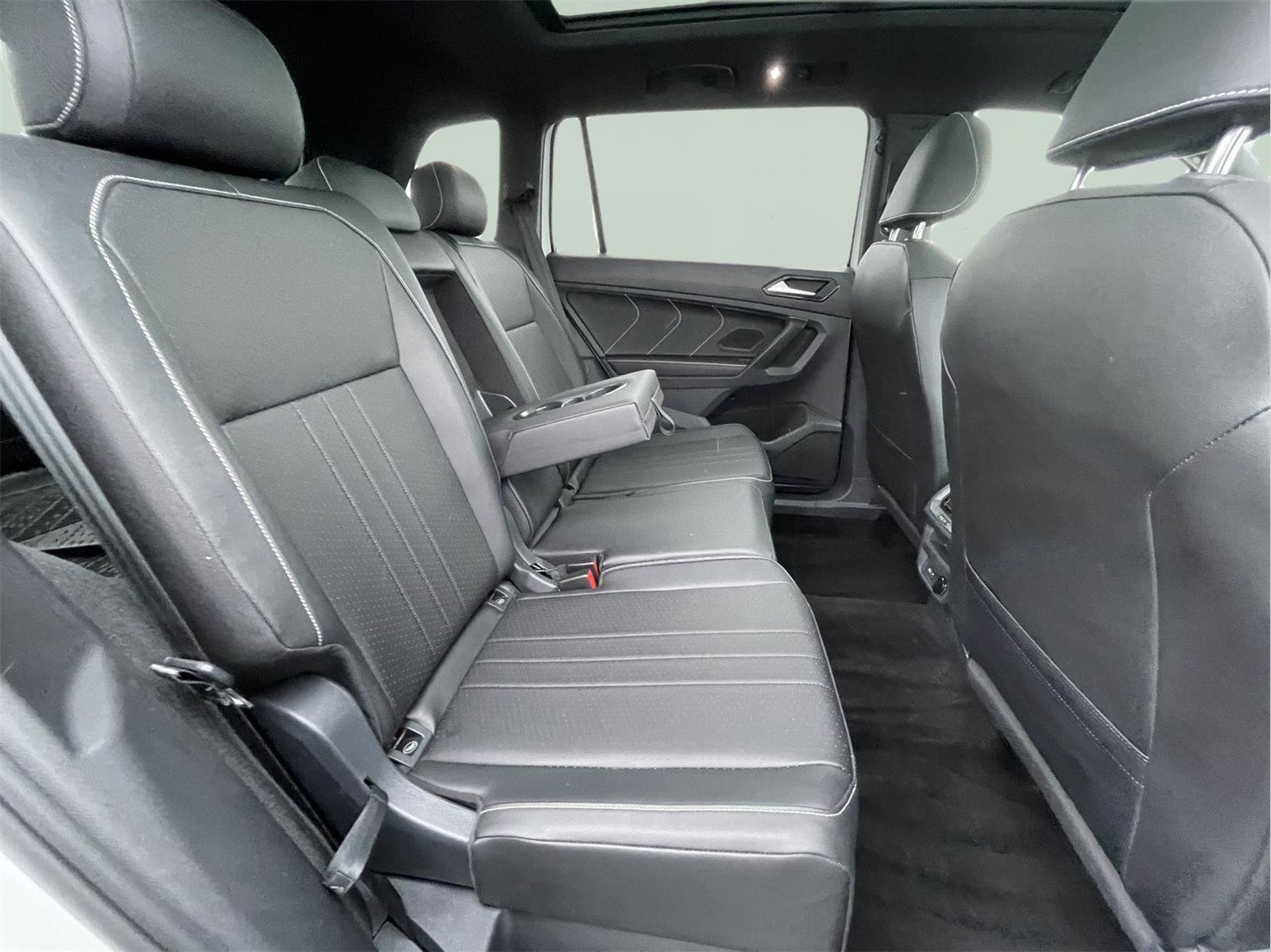 Used 2023 Volkswagen Tiguan SE R-Line image 19