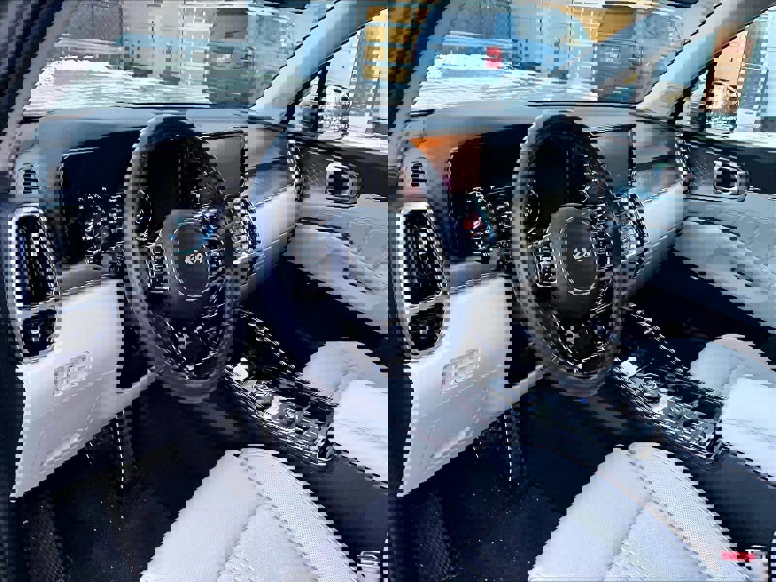 Used 2023 Kia Sorento SX Prestige w/ Panoramic Sunroof Package image 8