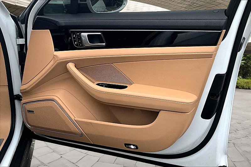 Used 2021 Porsche Panamera image 16