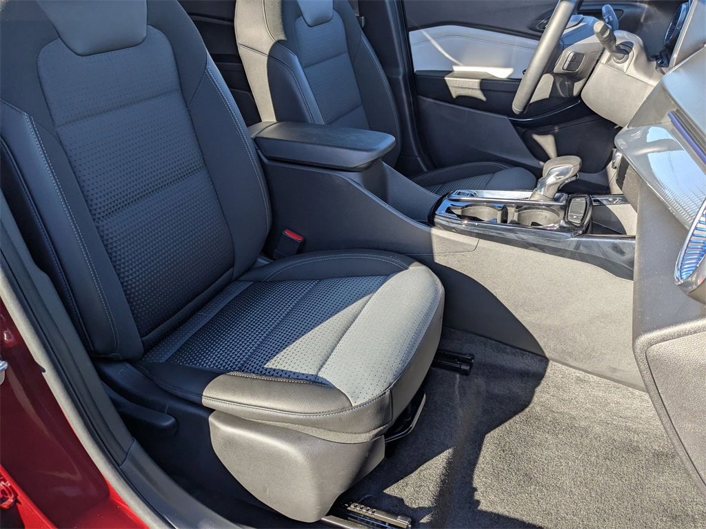 Used 2025 Chevrolet Trax LT w/ LT Convenience Package image 31