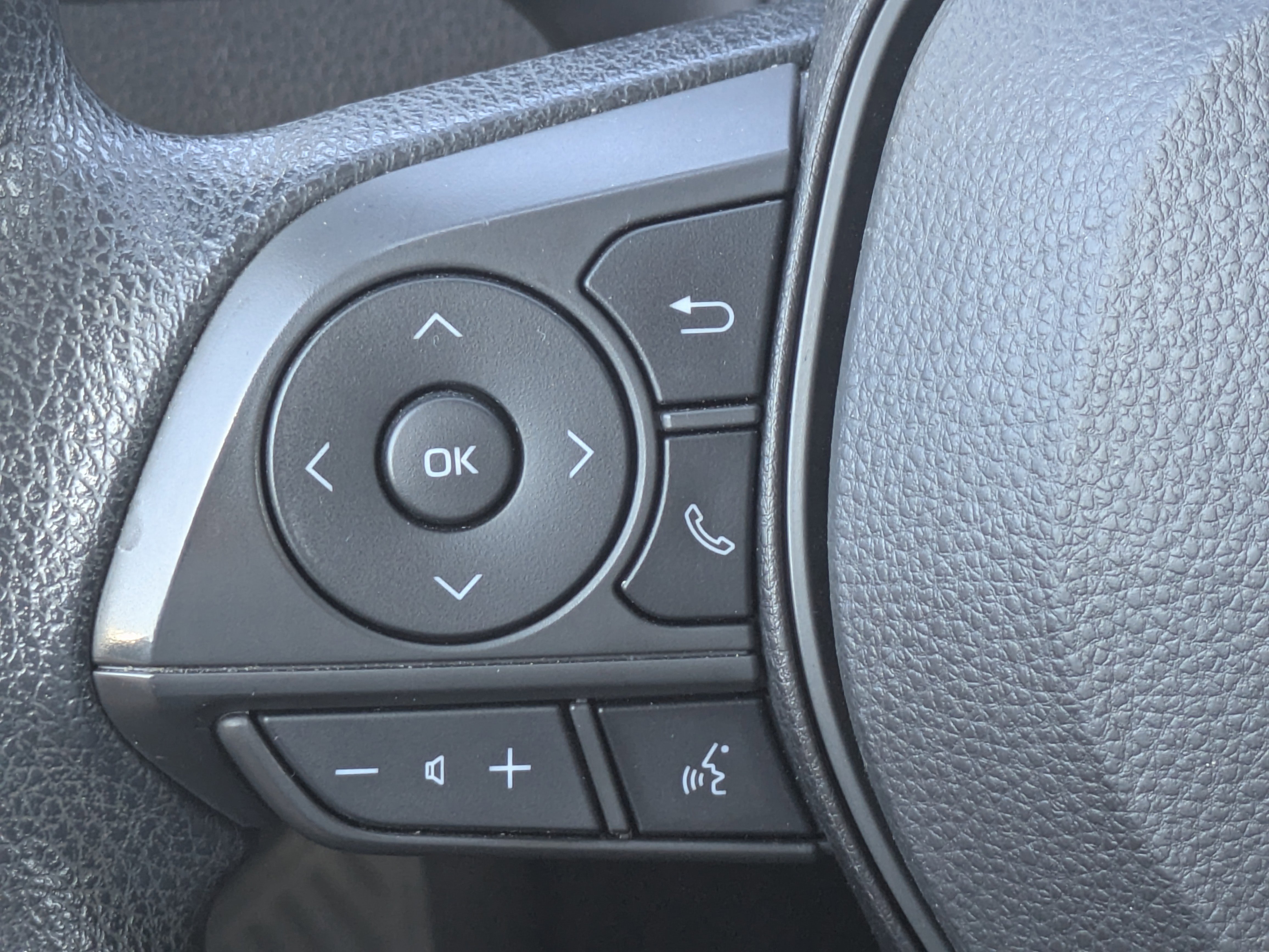 Used 2022 Toyota Corolla LE image 21