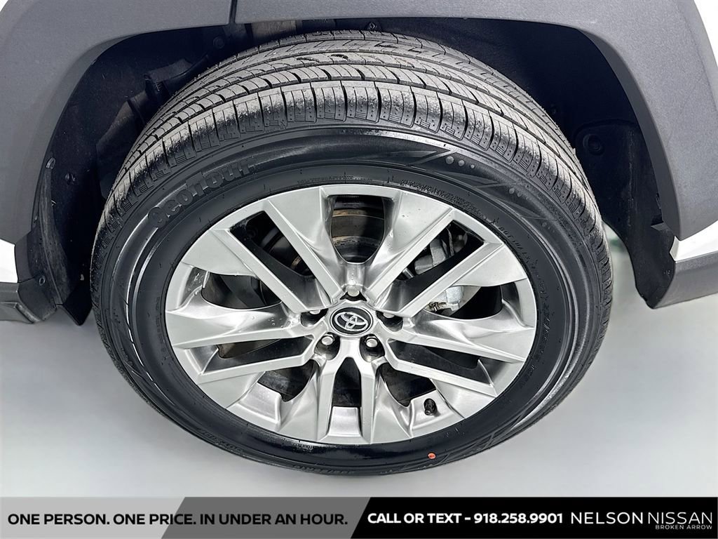 Used 2020 Toyota RAV4 XLE Premium image 30