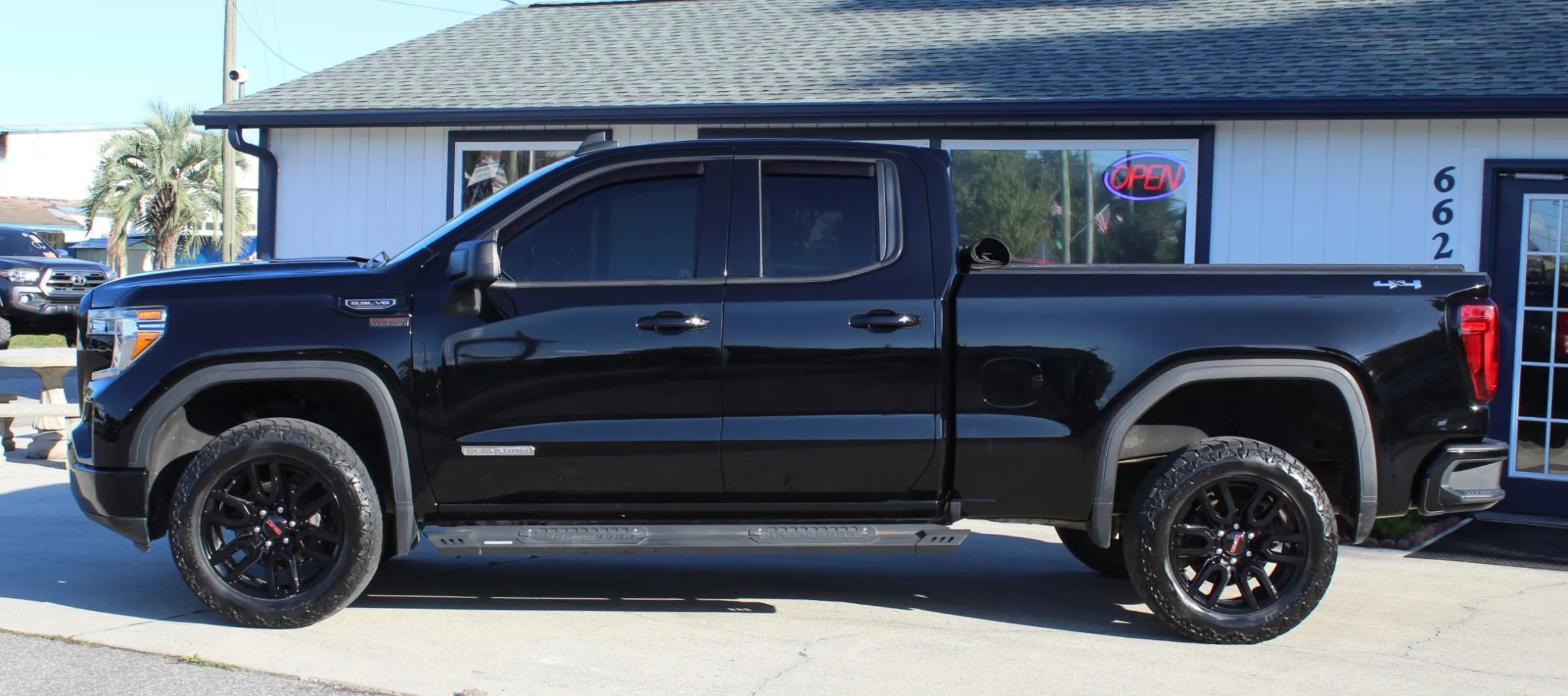 Used 2019 GMC Sierra 1500 Elevation w/ Elevation Value Package image 2