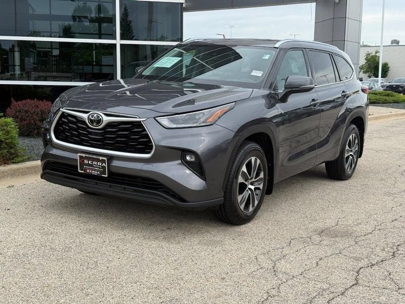 Used 2021 Toyota Highlander XLE AWD/4WD image 7