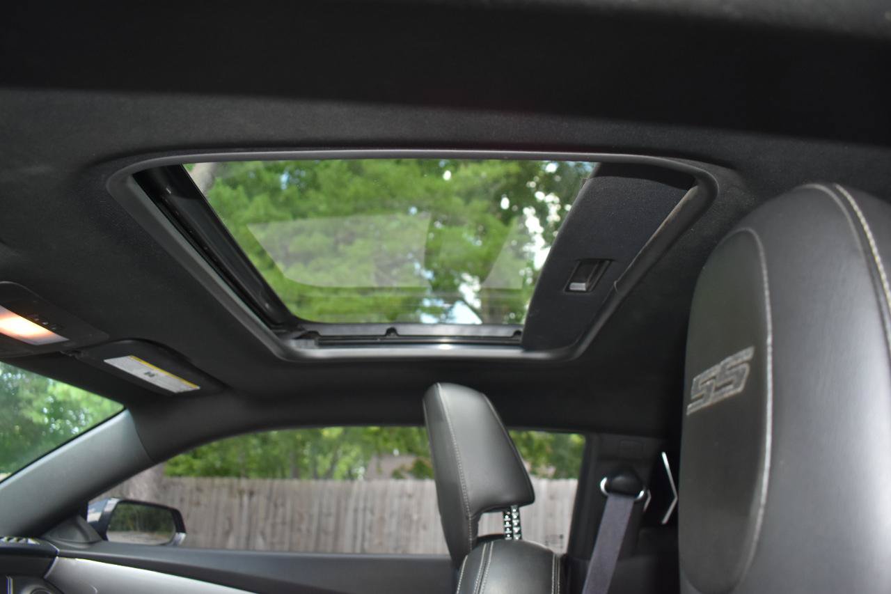 Used 2012 Chevrolet Camaro SS RWD image 16