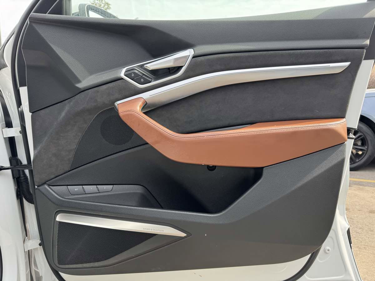 Used 2019 Audi e-tron Prestige w/ Prestige Package image 33