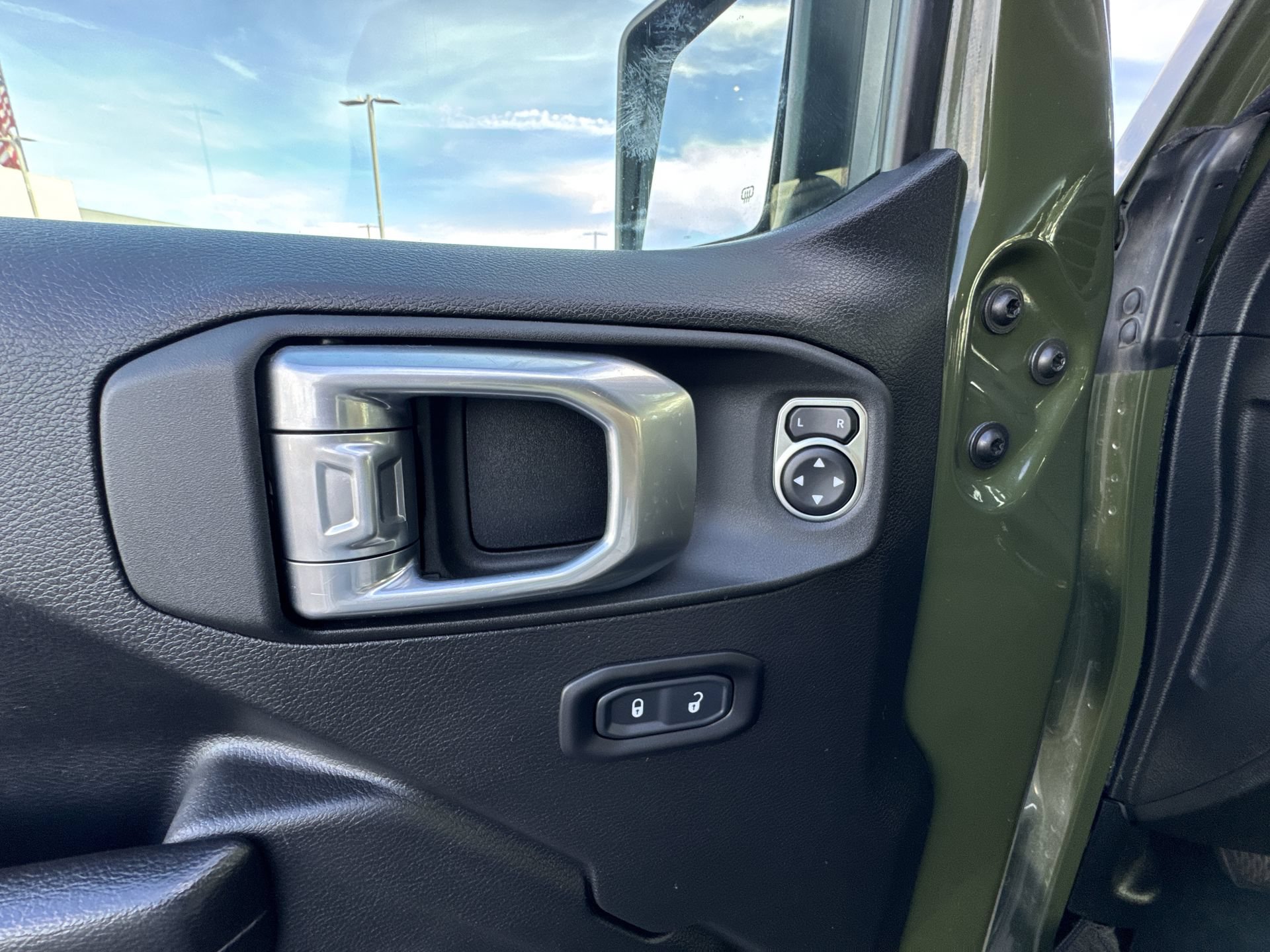 Used 2021 Jeep Gladiator Mojave AWD/4WD image 13