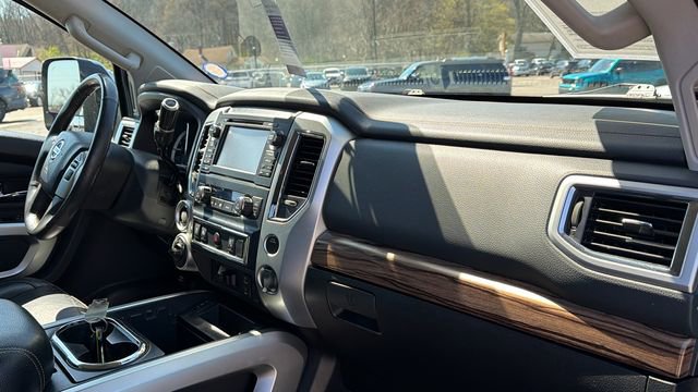 Used 2018 Nissan Titan SL w/ Chrome Package AWD/4WD image 31