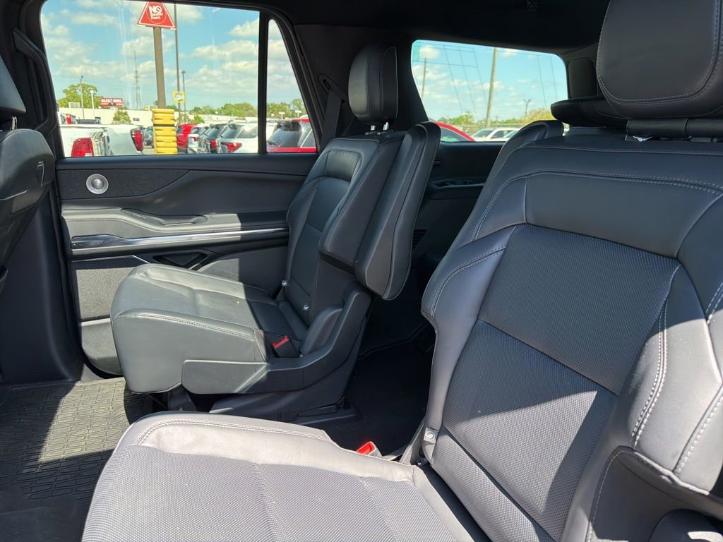 Used 2025 Lincoln Navigator Reserve w/ Jet Appearance Package image 17