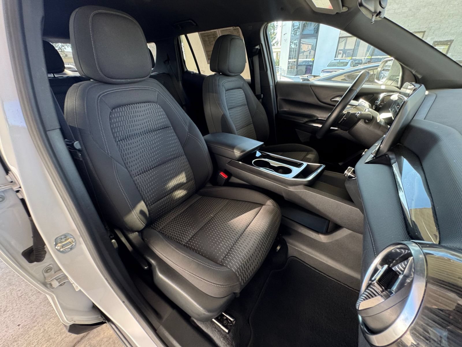 Used 2025 Chevrolet Equinox LT AWD/4WD image 36