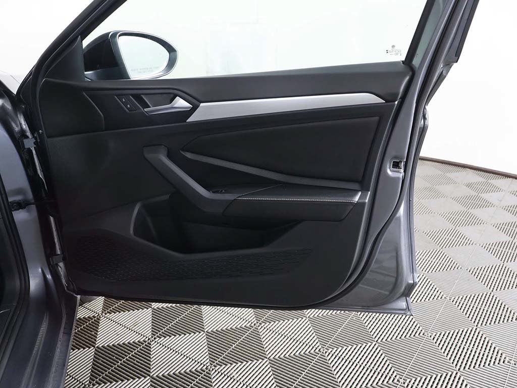 Used 2025 Volkswagen Jetta Sport FWD image 23