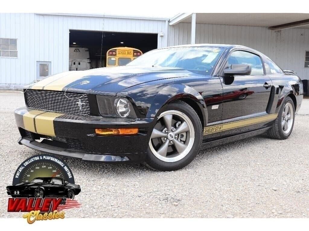 Used 2006 Ford Mustang GT image 2