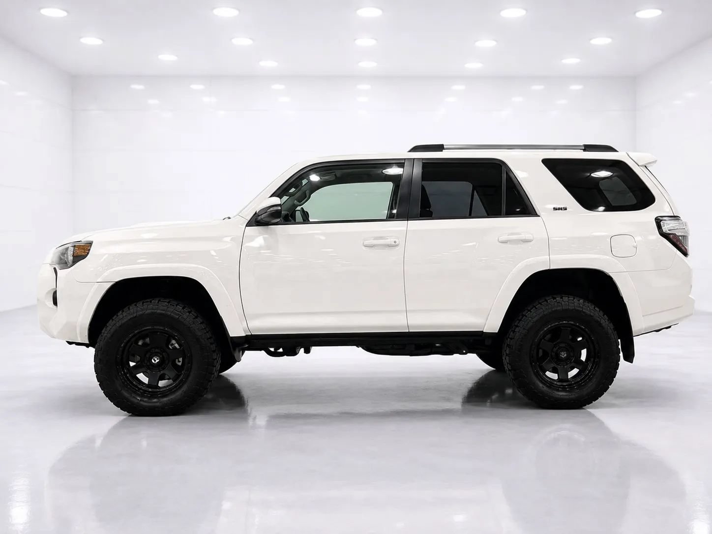 Used 2019 Toyota 4Runner SR5 AWD/4WD image 2