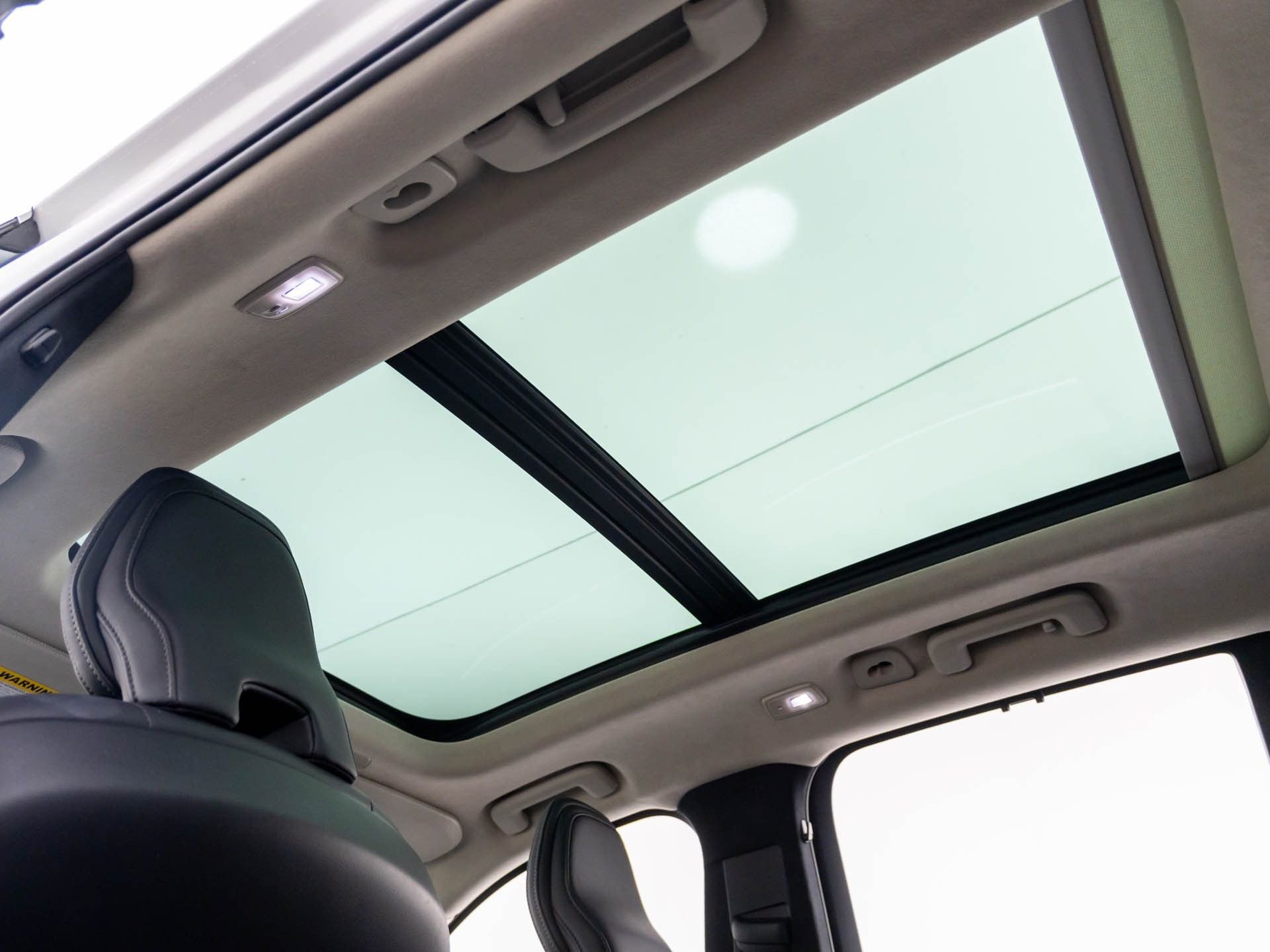 Used 2024 Volvo XC90 T8 Ultimate w/ Lounge Package image 19