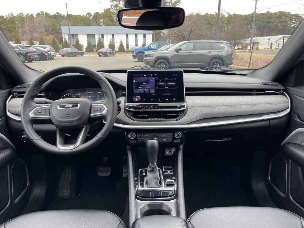 Used 2024 Jeep Compass Latitude image 8