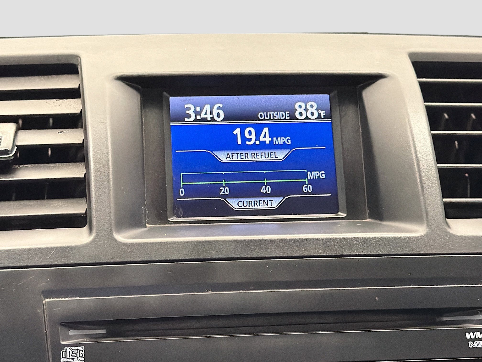 Used 2012 Toyota Highlander SE w/ Tow Pkg image 9