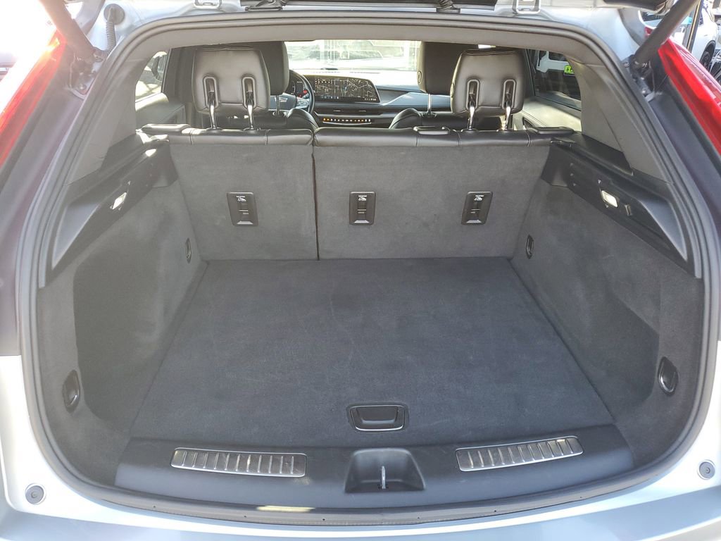 Used 2024 Cadillac XT4 Premium Luxury image 9