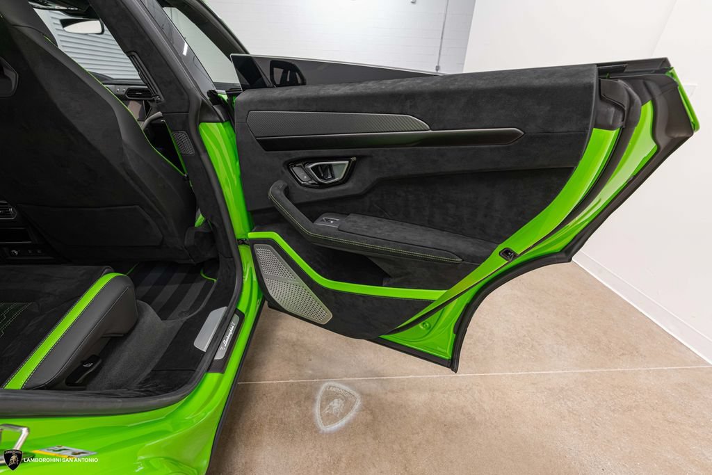 Used 2024 Lamborghini Urus Performante AWD/4WD image 29