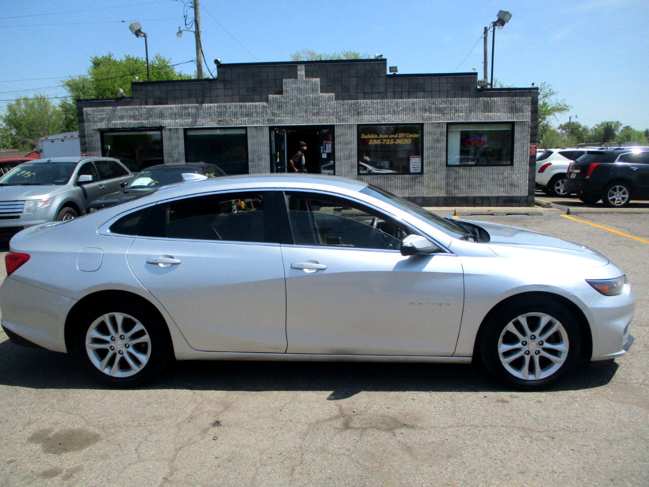 Used 2018 Chevrolet Malibu LT w/ Driver Confidence Package image 2