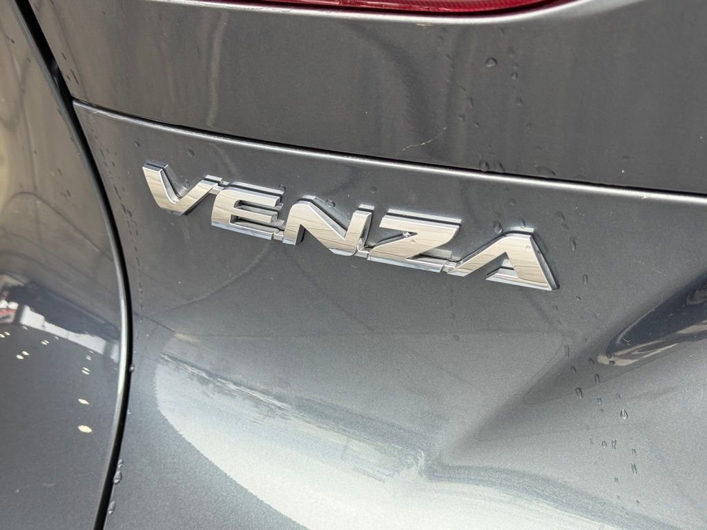 Certified 2021 Toyota Venza LE w/ Carpet Mat Package (TMS) image 13