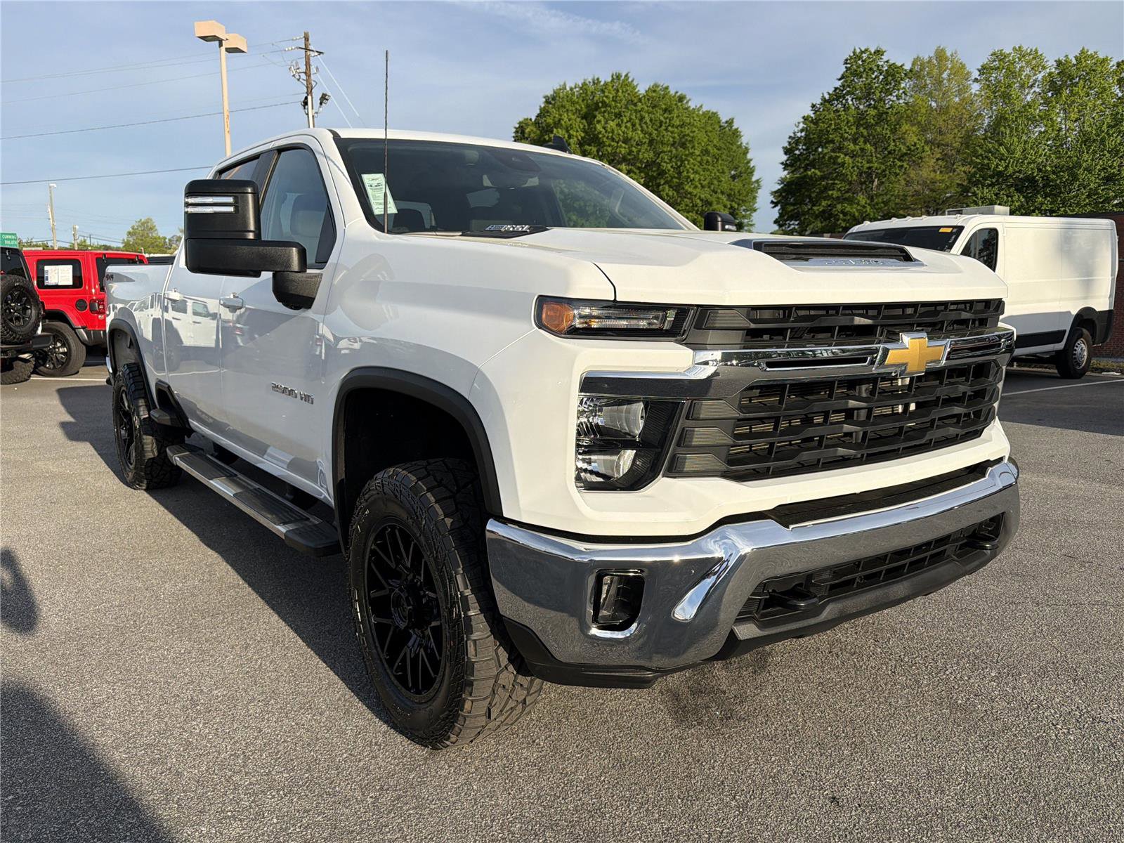 Used 2025 Chevrolet Silverado 2500 LT w/ Convenience Package AWD/4WD image 3