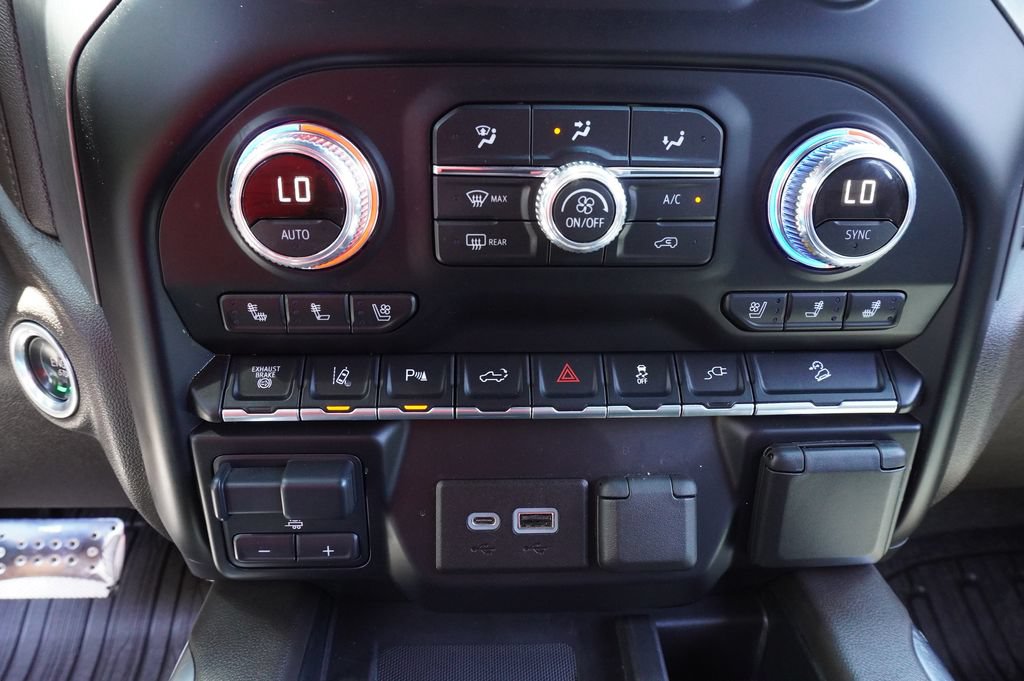 Used 2022 GMC Sierra 3500 Denali AWD/4WD image 21