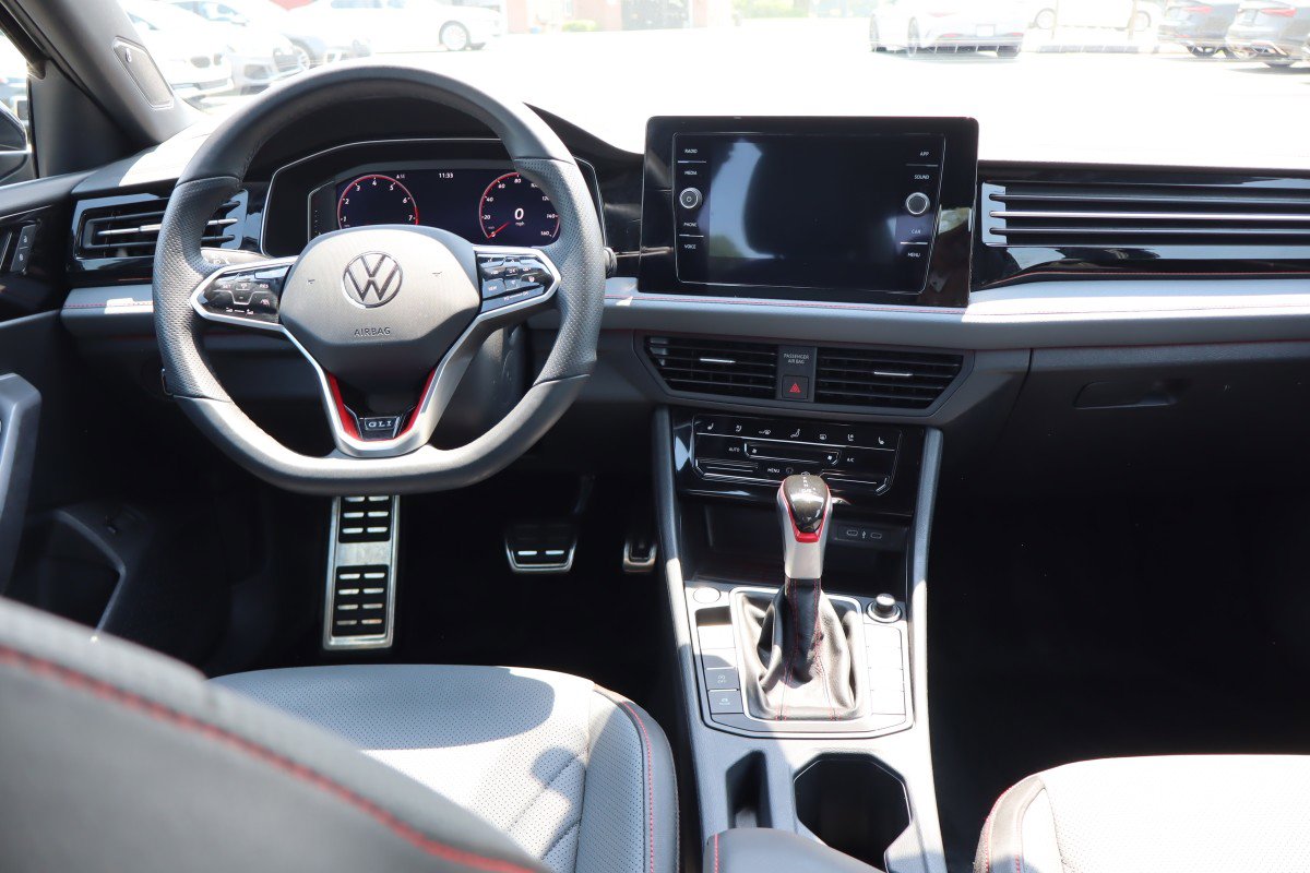 Used 2025 Volkswagen Jetta GLI Autobahn image 12
