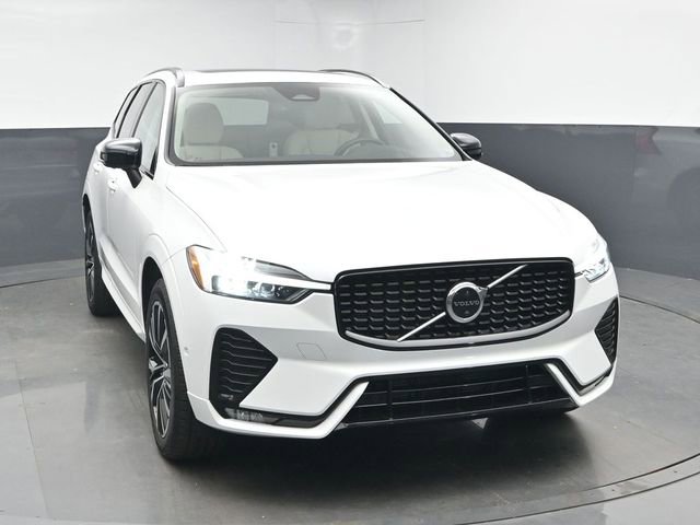 Used 2023 Volvo XC60 B5 Plus AWD/4WD image 2