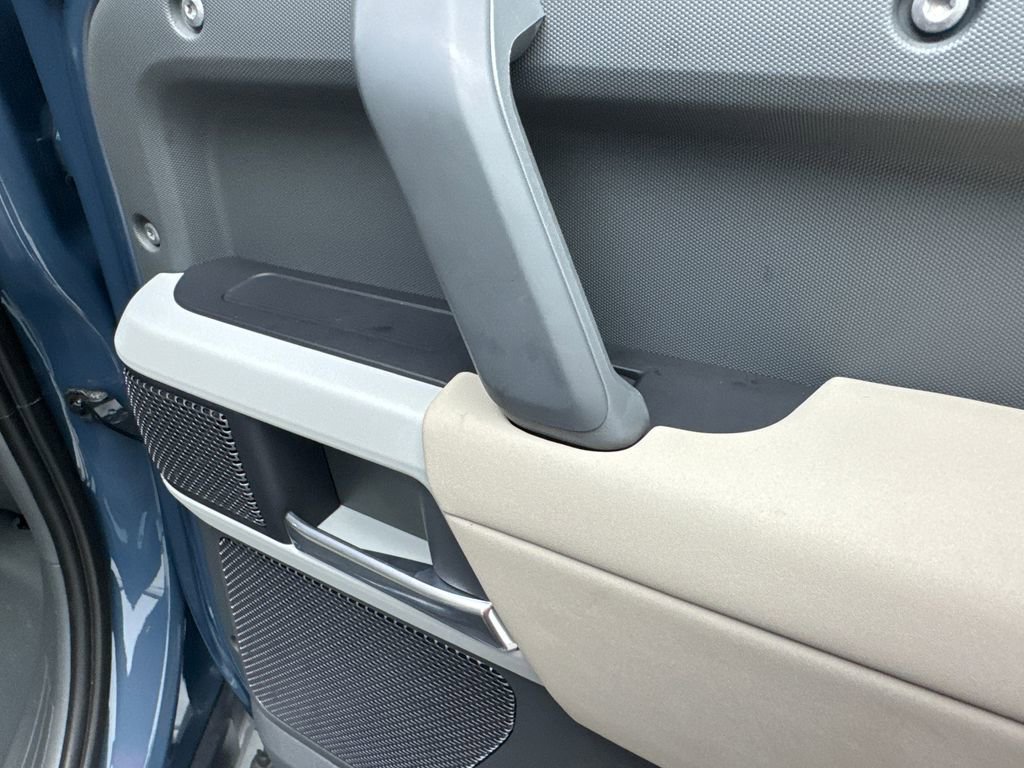 Used 2023 Land Rover Defender 110 SE AWD/4WD image 44