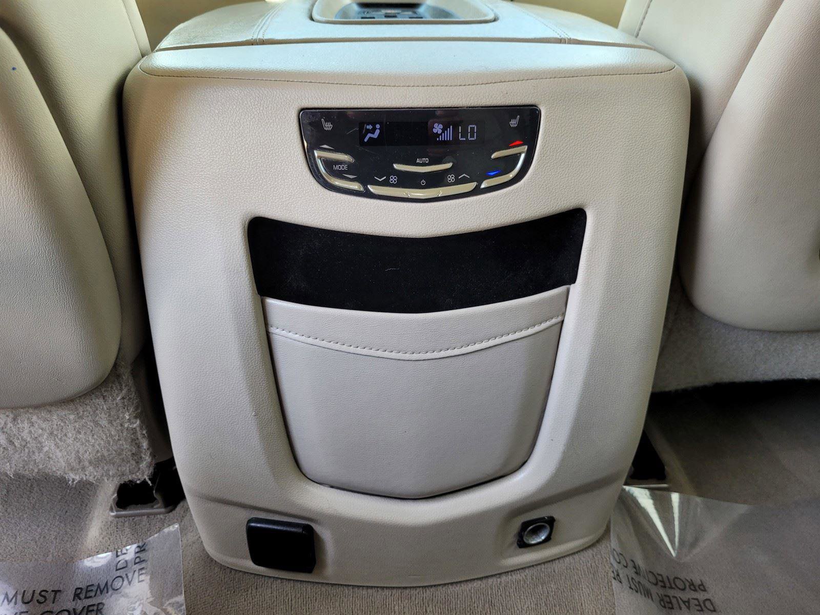 Used 2017 Cadillac Escalade Luxury AWD/4WD image 18