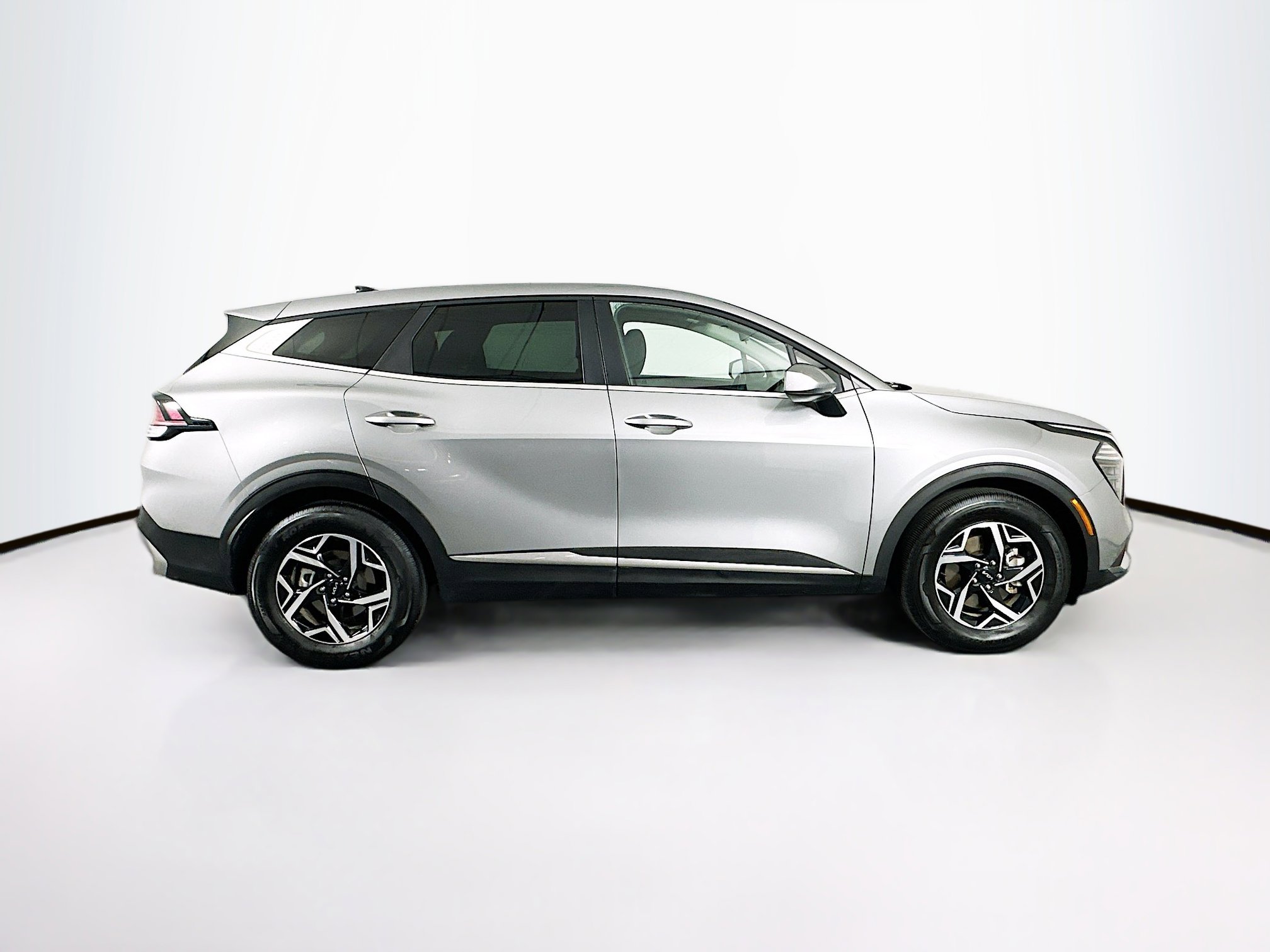 Used 2025 Kia Sportage LX image 10