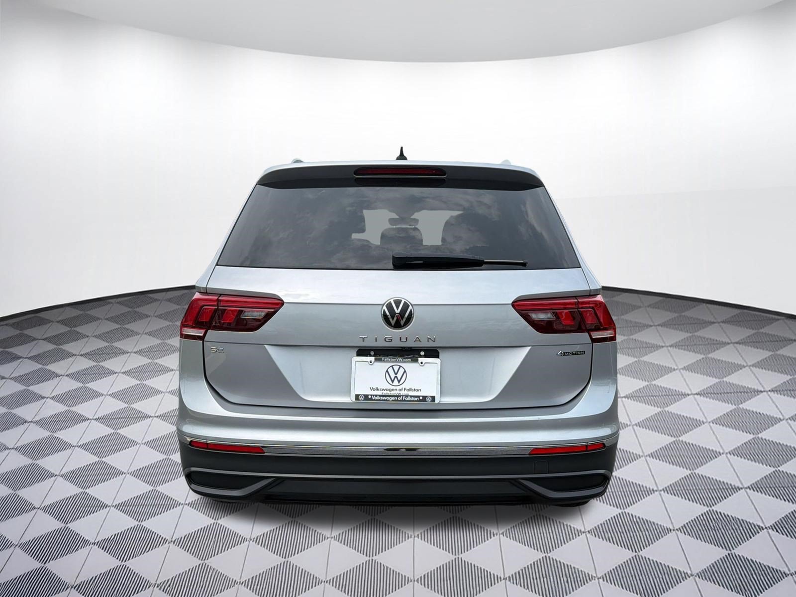 Used 2022 Volkswagen Tiguan SE w/ Panoramic Sunroof Package AWD/4WD image 9