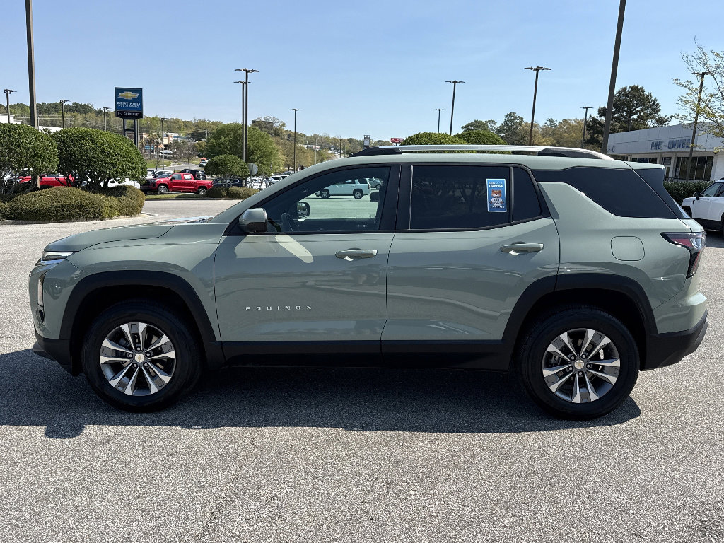 Used 2025 Chevrolet Equinox LT w/ Convenience Package II FWD image 12