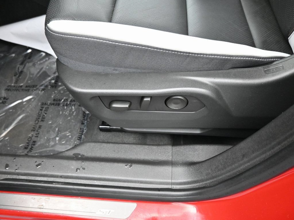 Used 2025 Buick Envision Sport Touring AWD/4WD image 10