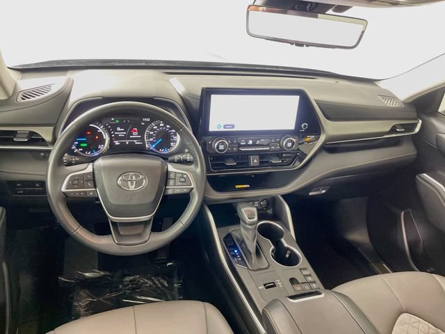 Used 2023 Toyota Highlander Bronze Edition FWD image 24