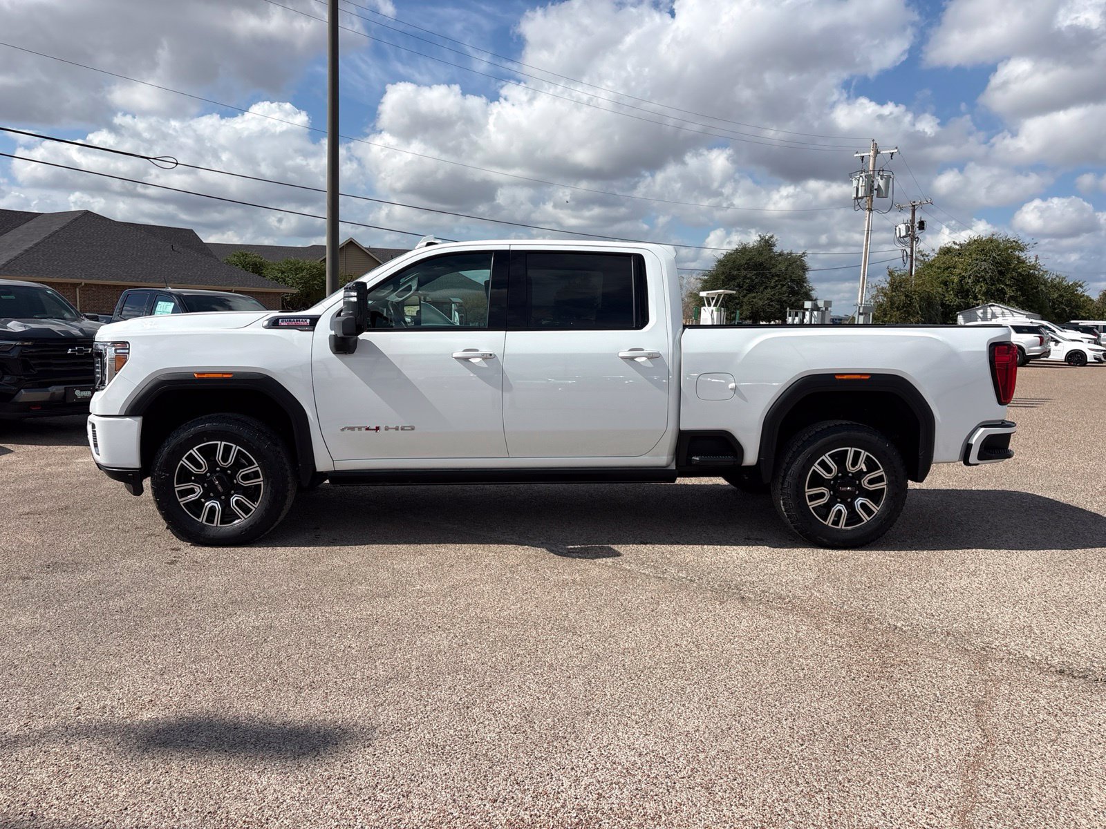 Used 2022 GMC Sierra 2500 AT4 w/ AT4 Premium Plus Package AWD/4WD image 2