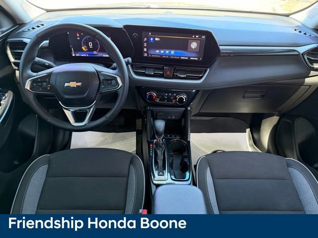 Used 2024 Chevrolet TrailBlazer LT w/ LT Cold Weather Package image 38