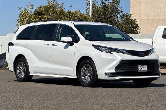 Certified 2023 Toyota Sienna XLE FWD image 5