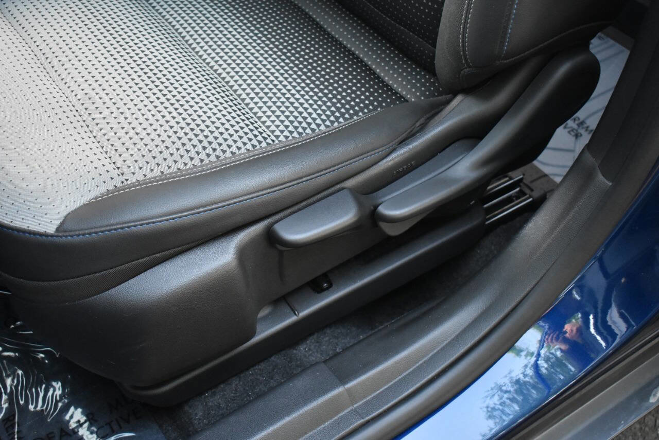 Used 2024 Chevrolet Trax LT w/ Sunroof Package FWD image 56